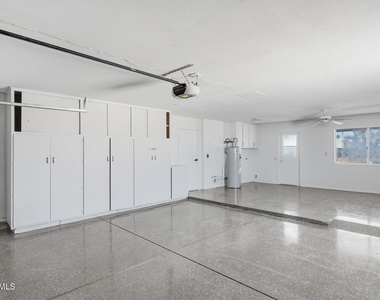 16817 N Meadow Park Drive - Photo Thumbnail 18