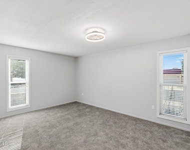 16817 N Meadow Park Drive - Photo Thumbnail 4