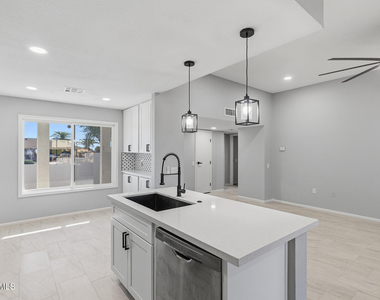 16817 N Meadow Park Drive - Photo Thumbnail 15