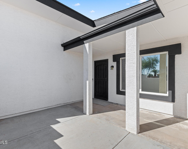 16817 N Meadow Park Drive - Photo Thumbnail 2