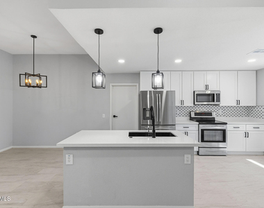 16817 N Meadow Park Drive - Photo Thumbnail 13