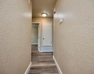 4729 Oarlock Drive - Photo Thumbnail 10