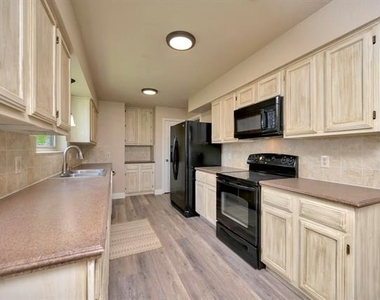 4729 Oarlock Drive - Photo Thumbnail 7