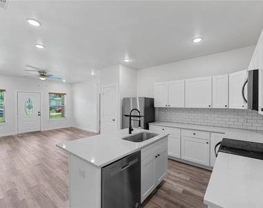 3331 Spring Avenue - Photo Thumbnail 5