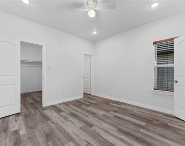 3331 Spring Avenue - Photo Thumbnail 12