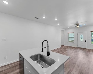 3331 Spring Avenue - Photo Thumbnail 6