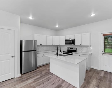 3331 Spring Avenue - Photo Thumbnail 3