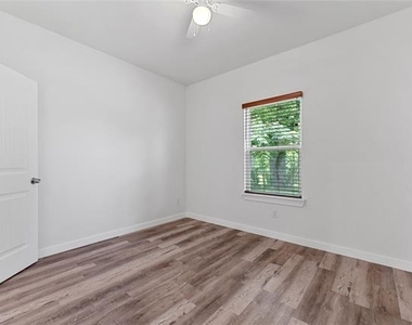 3331 Spring Avenue - Photo Thumbnail 7