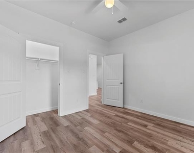 3331 Spring Avenue - Photo Thumbnail 11