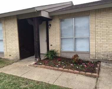 1413 Eagle Pass Drive - Photo Thumbnail 1