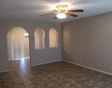 1413 Eagle Pass Drive - Photo Thumbnail 8