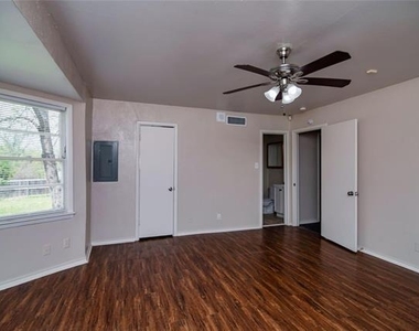 1604 Weiler Boulevard - Photo Thumbnail 10