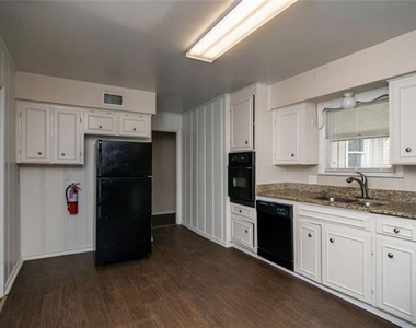 1604 Weiler Boulevard - Photo Thumbnail 6