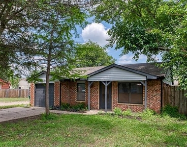 447 Vincent Street - Photo Thumbnail 2