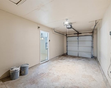 447 Vincent Street - Photo Thumbnail 14