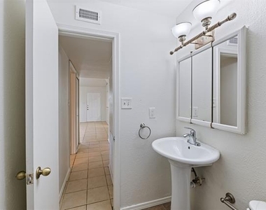 447 Vincent Street - Photo Thumbnail 18