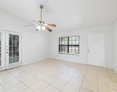 447 Vincent Street - Photo Thumbnail 7
