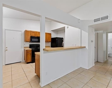 447 Vincent Street - Photo Thumbnail 10