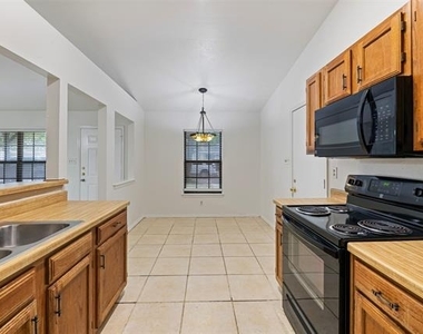 447 Vincent Street - Photo Thumbnail 12