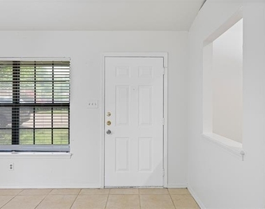 447 Vincent Street - Photo Thumbnail 6