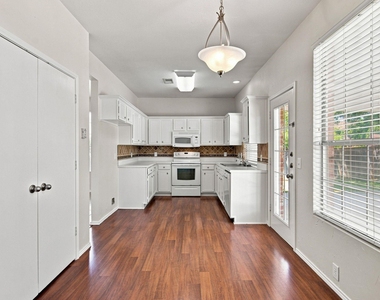 7212 Crabtree Lane - Photo Thumbnail 15