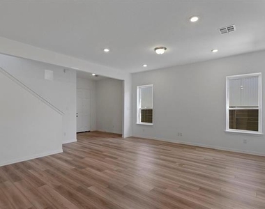 3309 Penn Boulevard - Photo Thumbnail 3