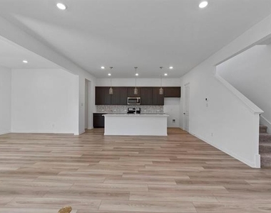 3309 Penn Boulevard - Photo Thumbnail 4