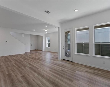 3309 Penn Boulevard - Photo Thumbnail 2