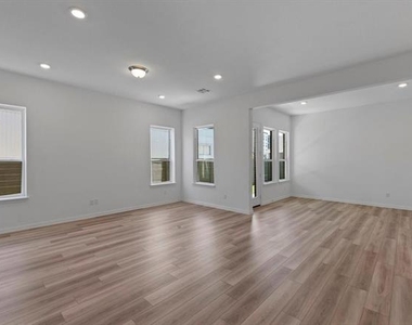 3309 Penn Boulevard - Photo Thumbnail 11