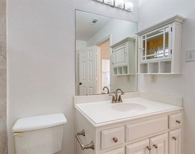 8609 Rugby Drive - Photo Thumbnail 16