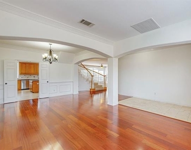 8609 Rugby Drive - Photo Thumbnail 3