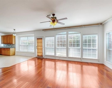 8609 Rugby Drive - Photo Thumbnail 9