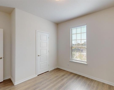 2321 Astapor Drive - Photo Thumbnail 31