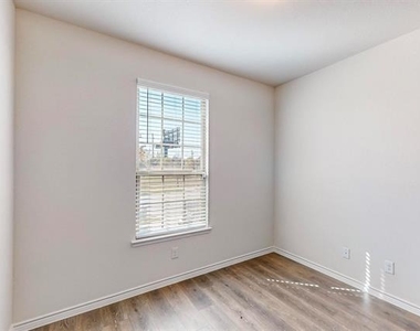 2321 Astapor Drive - Photo Thumbnail 17
