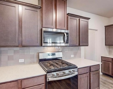 2321 Astapor Drive - Photo Thumbnail 9