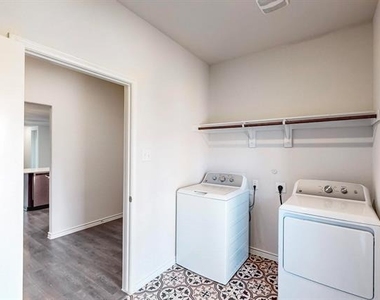 2321 Astapor Drive - Photo Thumbnail 34
