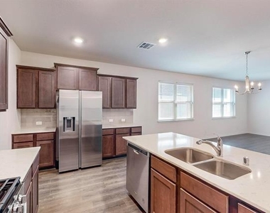 2321 Astapor Drive - Photo Thumbnail 7