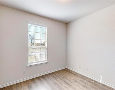 2321 Astapor Drive - Photo Thumbnail 18