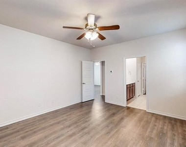 2321 Astapor Drive - Photo Thumbnail 12
