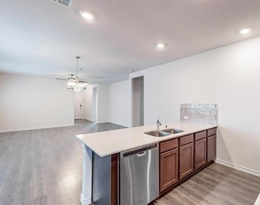 2321 Astapor Drive - Photo Thumbnail 8