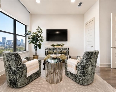 3330 Oak Grove Avenue - Photo Thumbnail 6