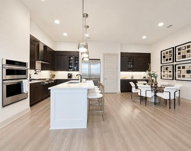 3330 Oak Grove Avenue - Photo Thumbnail 4