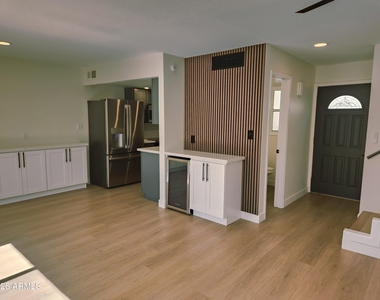 4818 N 73rd Street - Photo Thumbnail 8