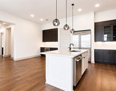 3330 Oak Grove Avenue - Photo Thumbnail 3