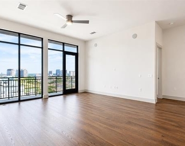 3330 Oak Grove Avenue - Photo Thumbnail 6