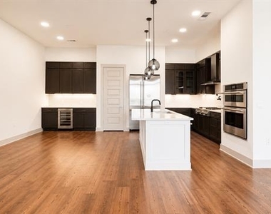 3330 Oak Grove Avenue - Photo Thumbnail 5
