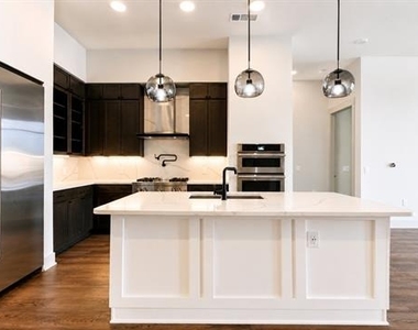 3330 Oak Grove Avenue - Photo Thumbnail 4