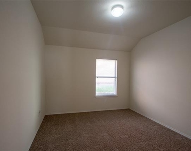 3725 Sapphire Street - Photo Thumbnail 16