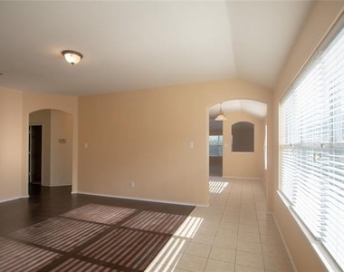 3725 Sapphire Street - Photo Thumbnail 3