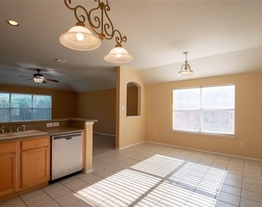 3725 Sapphire Street - Photo Thumbnail 8